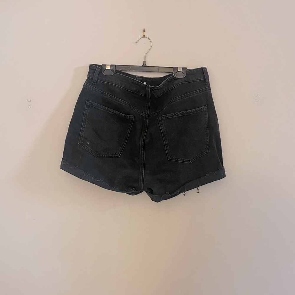 Dynamite High Rise Black Shorts - Picture 2 of 3